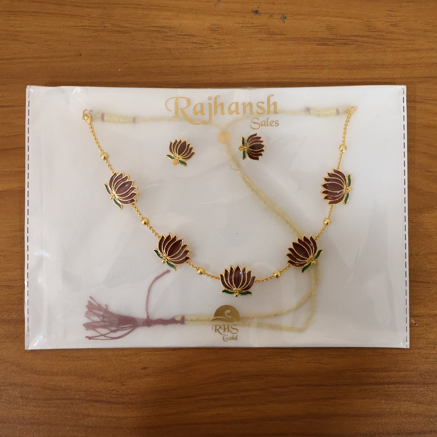 Traditional Lotus Design Necklace with Stud Earrings Set (1 Set)