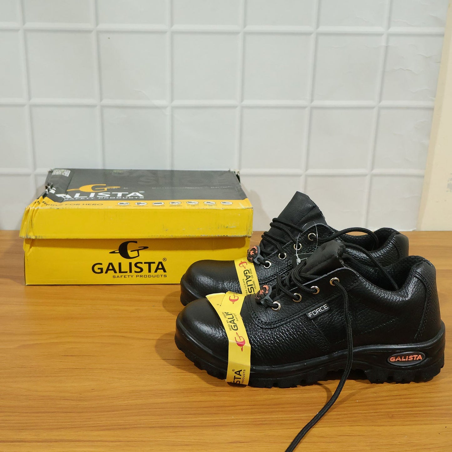 Industrial Safety Shoes with Steel Toe Protection and Anti-Slip Sole (1 Pair)