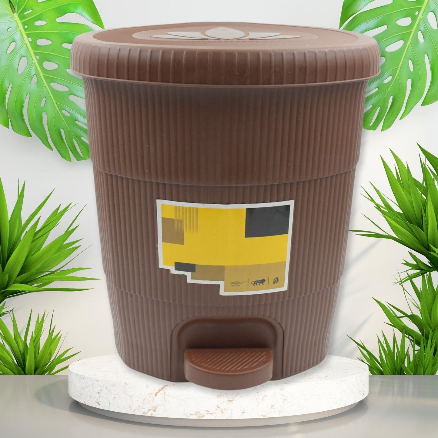 Mini Plastic Pedal Dustbin for Kitchen, Office & Car Use (1 PC)