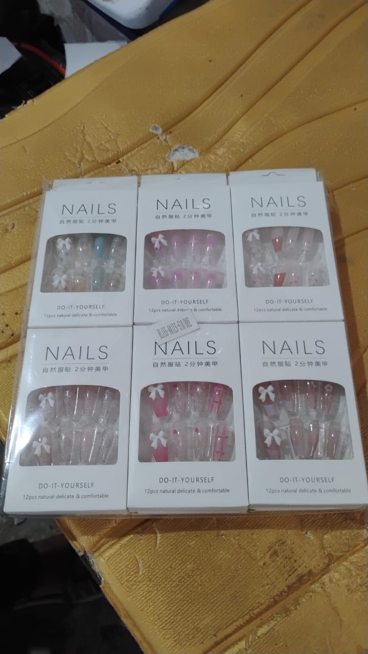 Reusable Press-On Artificial Nails with Adhesive Stickers fake nails (1 Pkt)